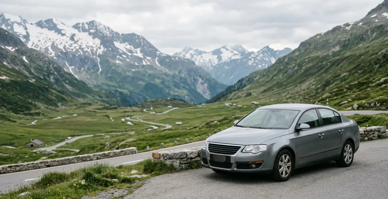 Véhicule suisse de plus de dix ans dans un environnement alpin, symbolisant la protection par l'assurance casco partielle